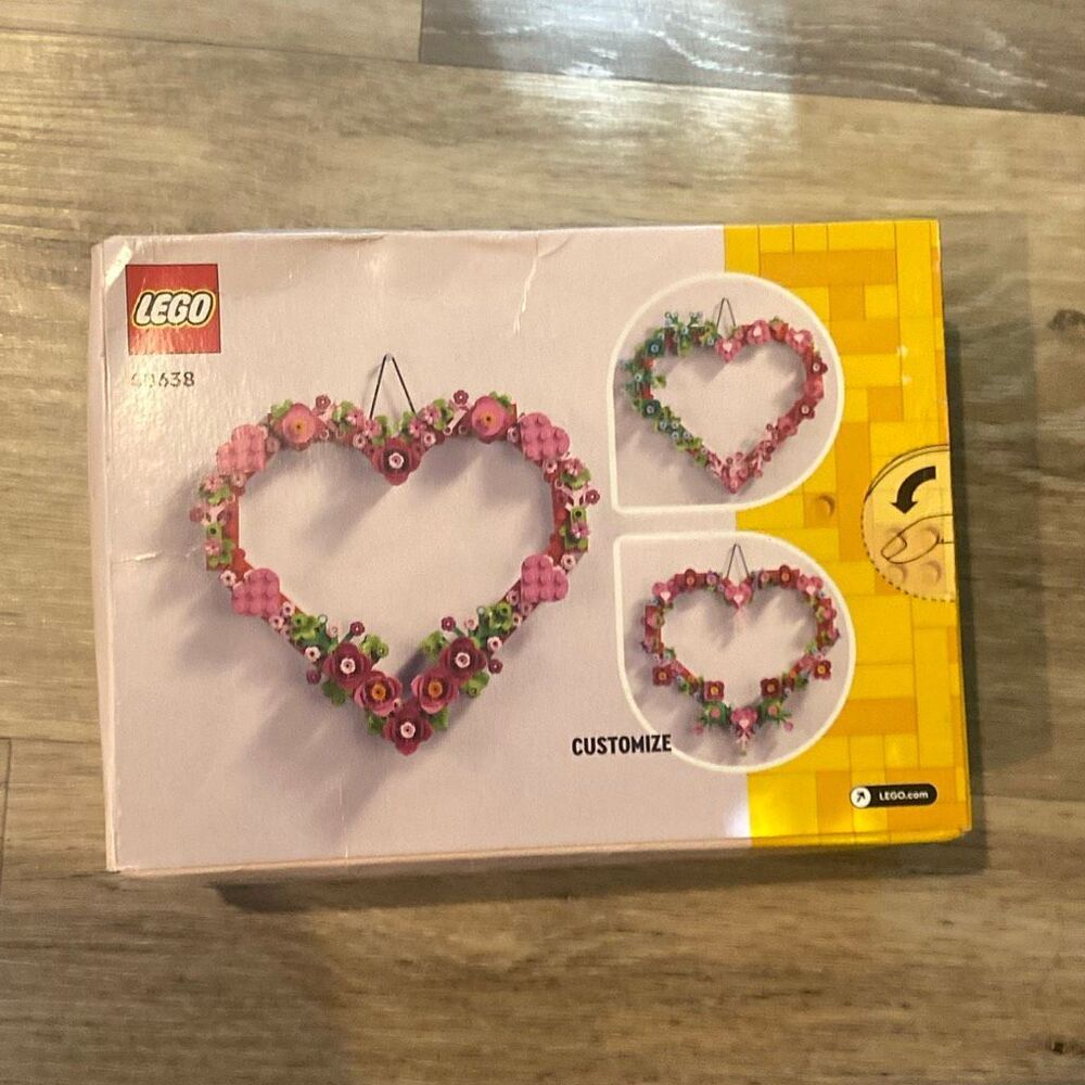 LEGO Heart Ornament Building Set - Creative Décor for Ages 9+ - 40638 READ